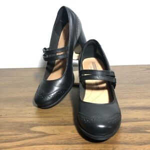 Clarks Mary Jane Heels Women’s 6W Black Hook & Loop Straps